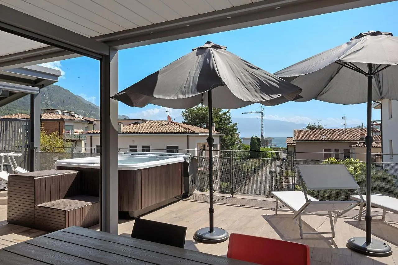 Villa Donne Del Lago Vittoria Salo Apartment