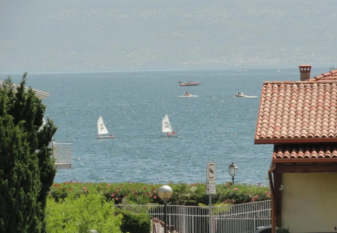 Villa Donne Del Lago Vittoria Salò Apartament